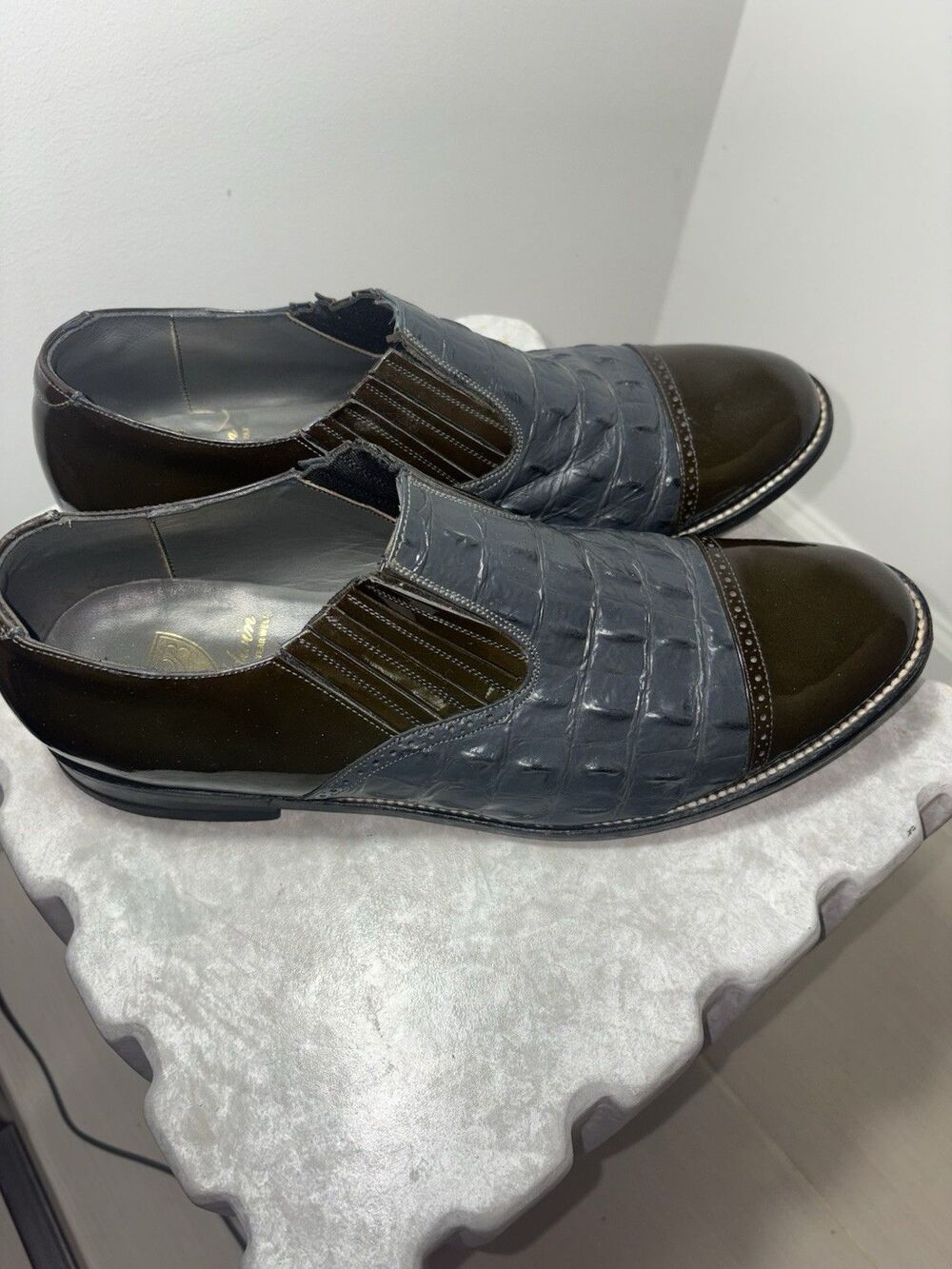 Stacy Baldwin "Hornback" slip-on Alligator Print Tuxedo Shoes Sz 10.5 EE